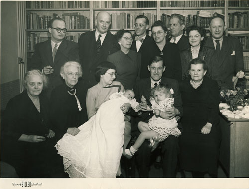 Gruppefoto ved Marie-Louises barned&aring;b  28. Januar 1951