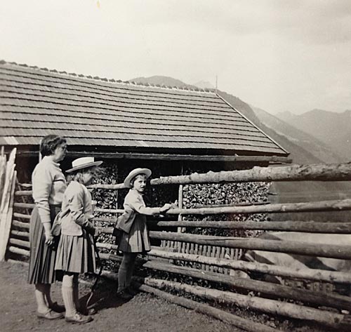 Alperne 1958: Alice, Pus og Pev