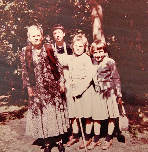 Vejle 1959: Caroline, Alice, Pus og Pev