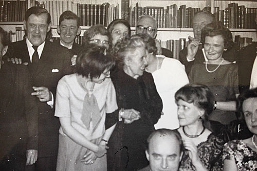 Pus' konfirmation 1963: g&aelig;ster i hjemmet