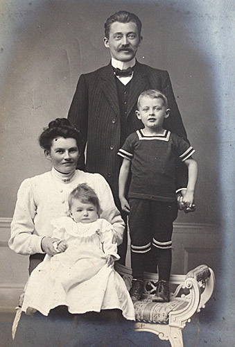 22.August 1911: Otto 4 &aring;e og Tage knap 1/2 &aring;r