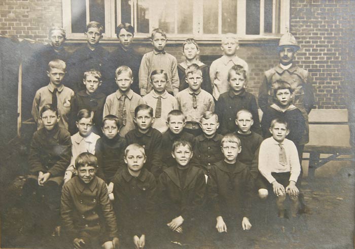 Skolefoto m&aring;ske 1918