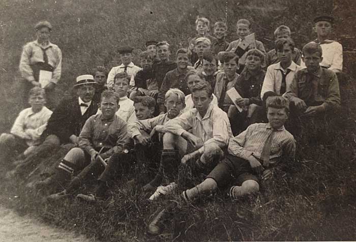 skoleklasser p&aring; udflugt til Ulvehave, 1922