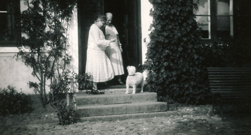 Astrid og Fru Bokkenheuser p&aring; Fyn 1932