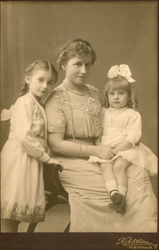 Foto af Yelva med Gudrun og Alice
